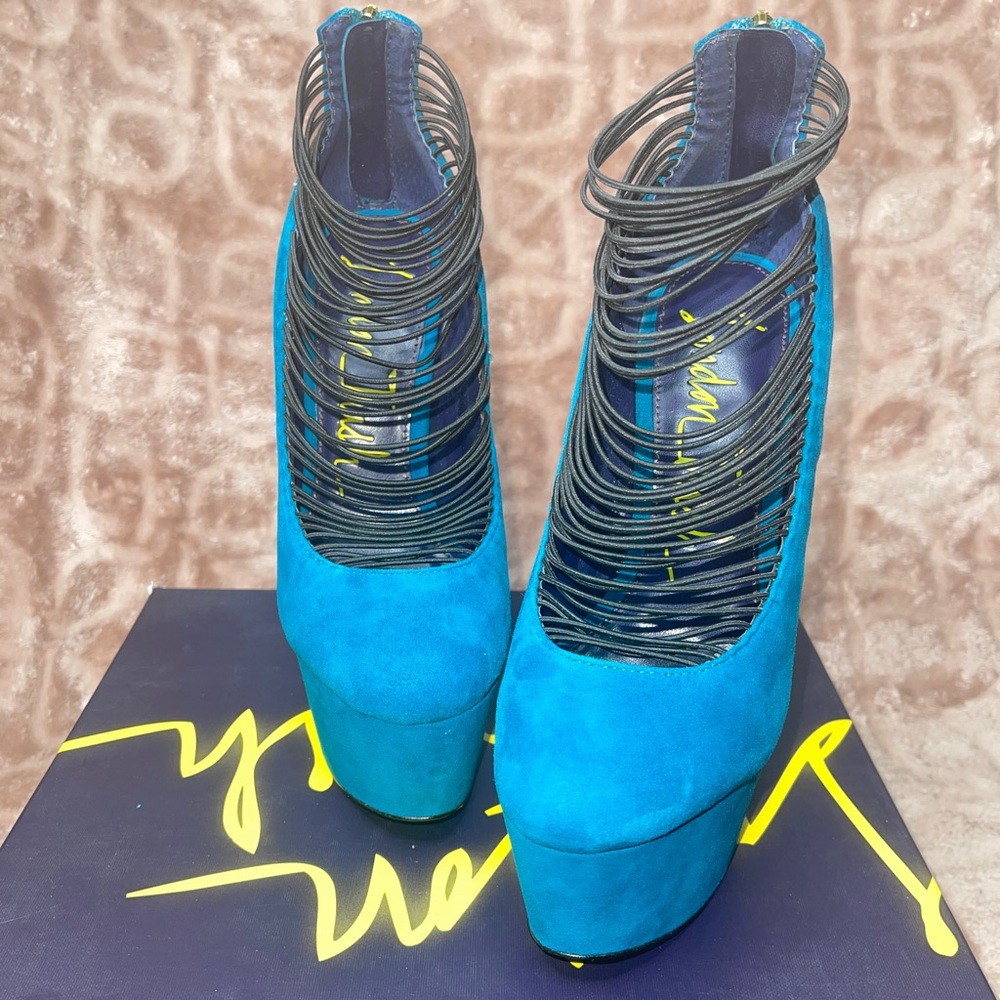 London Trash 'Ceres' Platform Pumps - Picture 4 of 7
